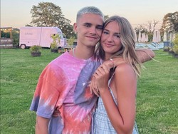 8 Potret Mia Regan, Model yang Ditinggalkan Romeo Beckham Demi Sepakbola