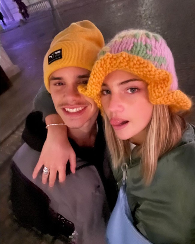 Jarak dan kesibukan masing-masing jadi penghalang keduanya untuk saling bertemu. Romeo Beckham kini menetap di Miami, Florida, AS, sementara Mia Regan menjalani aktivitasnya di London, Inggris. Foto: Instagram