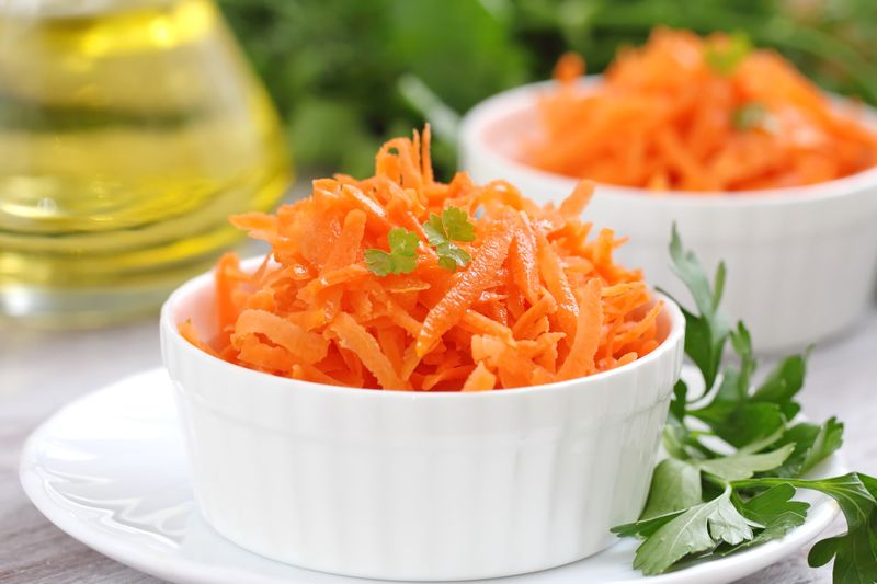 salad wortel Salad with fresh carrot and oil