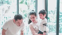 Wah, Raphael Moeis yang tiup lilin nih. Foto: Instagram