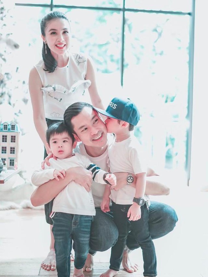 Perayaan ulang tahun suami Sandra Dewi
