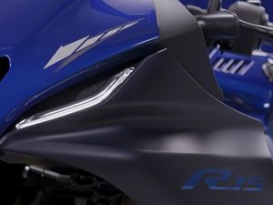 Wujud dan Harga Yamaha R15 V4 Baru, Penantang CBR 150 R