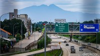 Pemandangan ini bisa menjadi cuci mata sejenak bagi warga perkotaan. 