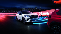 Mobil ini ditenagai teknologi hybrid dengan mengombinasikan mesin bensin Atkinson-cycle 98 PS/142 Nm berkode 2ZR-FXE 1.800 cc dan motor listrik 72 PS/163 Nm. Jika mesin bensin dan motor listriknya digabungkan, total tenaga yang disediakan Corolla Cross GR Sport ini mencapai 122 PS. Konsumsi bahan bakarnya pun cukup irit, bisa mencapai 23,3 km/liter. Foto: Dok. Toyota Thailand