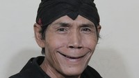 Untung yang saat itu memerankan Pak Blangkon sekarang lebih sering terlihat di channel pribadinya di YouTube. Foto: Instagram Untung Blangkon