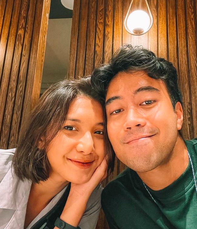 Meski putus, namun keduanya masih berteman baik. Foto: Gus Mun/detikHOT