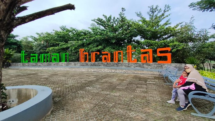 Wali Kota Kediri Uji Coba Membuka Taman Kota Untuk Warganya