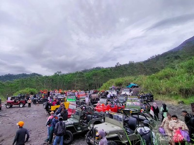 Foto: Naik Jeep Kelilingi Wisata Gunung Merapi