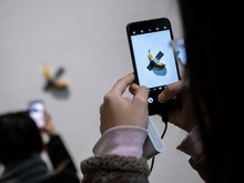 Karya Kontroversial Pisang Dilakban Dijual Rp 23,5 Miliar