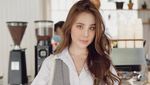 Agatha Chelsea Kandidat Wanita Cantik Dunia, Ini Pesonanya Saat Ngopi