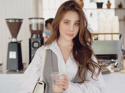 Agatha Chelsea Kandidat Wanita Cantik Dunia, Ini Pesonanya Saat Ngopi