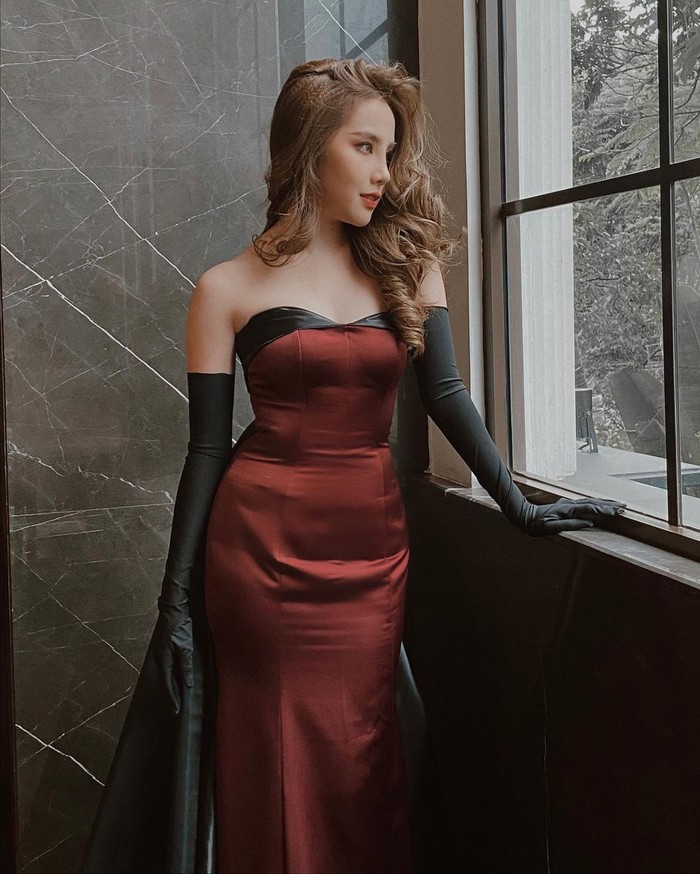 Agatha Chelsea Kandidat Perempuan Cantik Dunia, Lihat Pesonanya Saat Ngopi