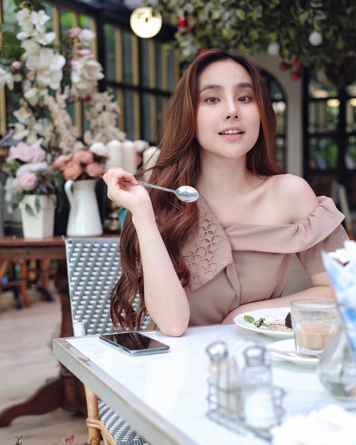 Agatha Chelsea Kandidat Perempuan Cantik Dunia, Lihat Pesonanya Saat Ngopi Agatha Chelsea Kandidat Perempuan Cantik Dunia, Lihat Pesonanya Saat Ngopi