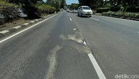 Hal ini sangat membahayakan bagi para pengendara terutama pengendara motor saat melintas.
