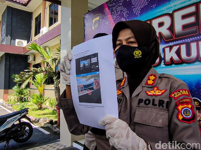 Video wanita mempertontonkan payudara dan alat kelamin di Bandara Yogya viral di media sosial. Mapolres Kulon Progo langsung menggelar jumpa pers.