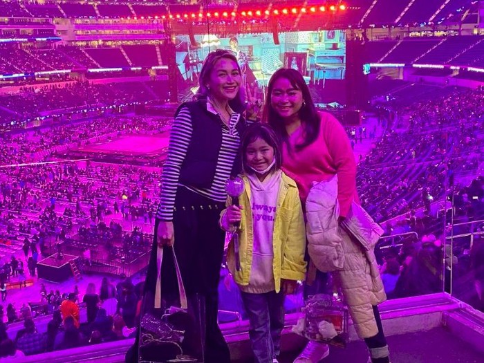 Ayu Ting Ting Ayu Ting Ting dan Bilqis nonton konser BTS
