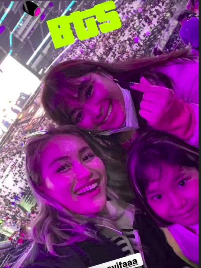 Ayu Ting Ting Ayu Ting Ting dan Bilqis nonton konser BTS