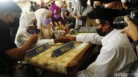 Acara itu digelar seiring dengan ulang tahun ke-24 berdirinya Masjid Pusdai dan Hari Disabilitas Internasional yang jatuh pada 3 Desember besok.
