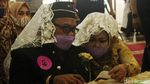 Bahagianya Pasangan Difabel Ikuti Nikah Massal di Bandung