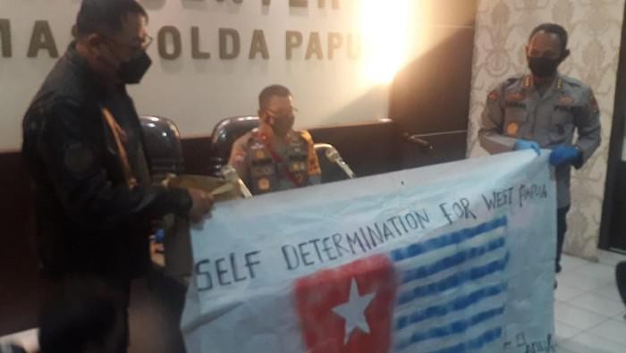 Barang bukti bendera bintang kejora (Wilpret Siagian/detikcom)