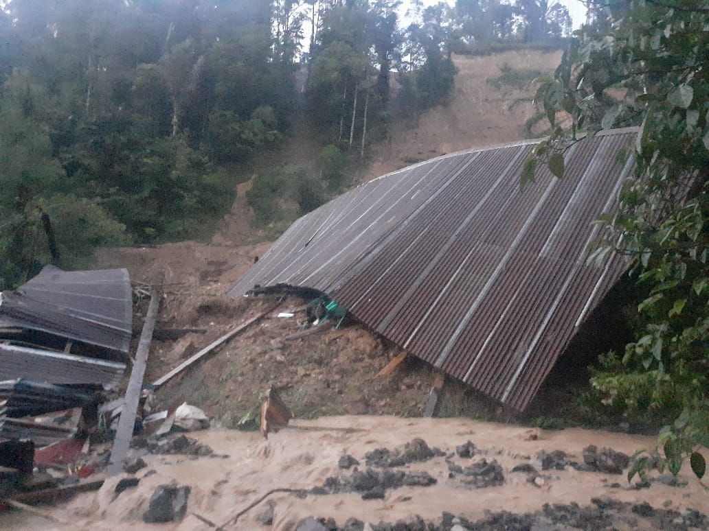 Bencana tanah longsor terjadi di Kabupaten Toraja Utara, Sulsel. Bencana tersebut mengakibatkan seorang warga tewas dan ada yang terluka. (dok BNPB)
