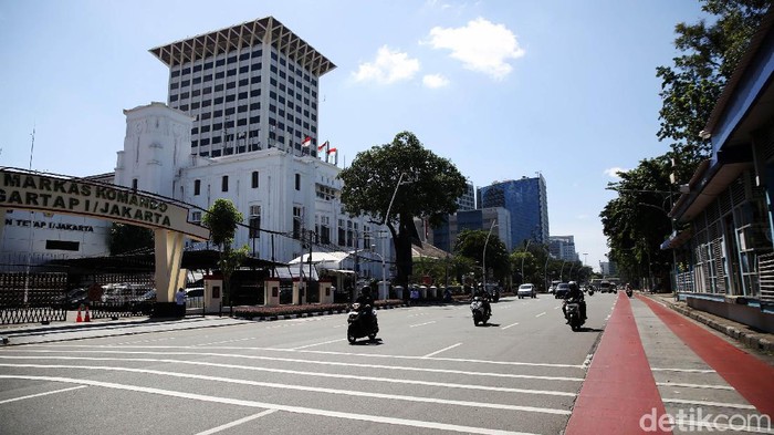 Cegah Reuni 212, Kawasan Monas Ditutup Sejumlah titik di kawasan Monas ditutup jelang Reuni 212. Seperti di kawasan Jalan Merdeka Timur yang ditutup dengan kawat berduri.