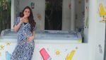 Gaya Keren Celine Evangelista saat Makan Dessert