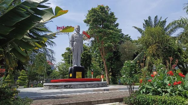 cuaca cerah di surabaya