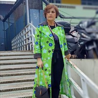 Berawal dari kekhawatiran karena celana jeans yang biasa ia kenakan sudah tidak muat bahkan sulit dikancingkan di bagian perut, Cynthia Lamusu memutuskan sudah saatnya mengubah pola makan jadi lebih sehat. Foto: Instagram/@cynthia_lamusu