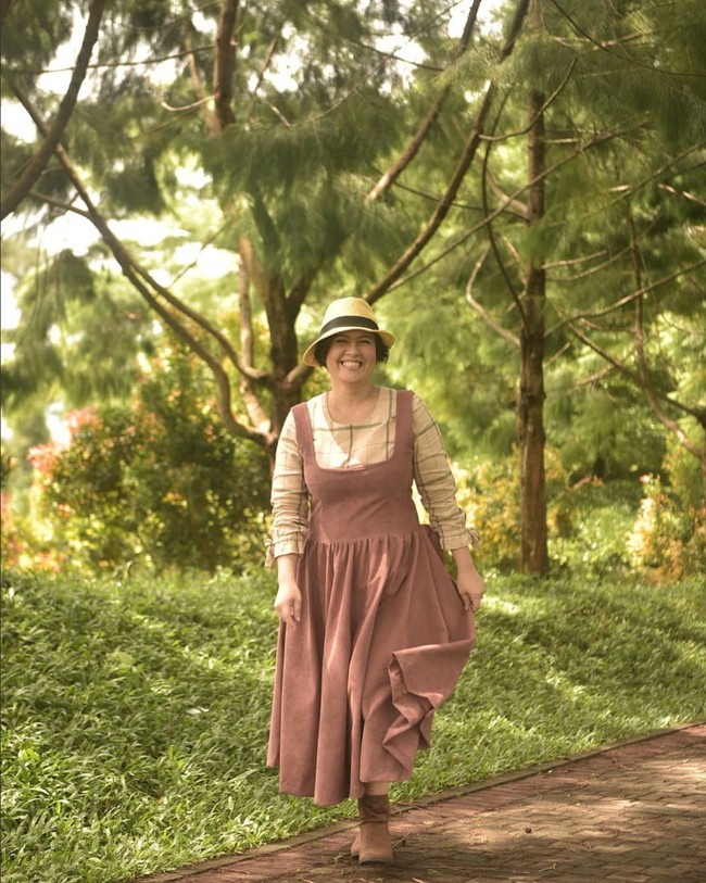 Lewat unggahan di Instagram, ibu dua anak ini mengungkap kalau bobotnya sudah sangat berlebih. Foto: Instagram/@cynthia_lamusu