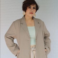 “Di situ lah saya mulai berpikir bahwa ini benar benar sudah kelewat batas ! Saya harus berbuat sesuatu untuk diri saya sendiri, apa yang bisa saya lakukan sebagai bukti kalau saya benar benar mencintai diri saya , kalau tidak dengan memperhatikan dan merawat nya dengan baik,” tulisnya. Foto: Instagram/@cynthia_lamusu