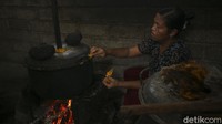 Chef Yudi adalah pemilik restoran Dapoer Bali Moela yang juga memproduksi arak Bali. Ia menjelaskan ada tiga jenis arak di mana pembedanya ada pada bahan yang digunakan. Ada arak yang terbuat dari tuak kelapa, tuak enau, dan dari buah lontar atau siwalan.  