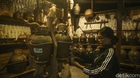 Yang menarik, masyarakat Desa Les begitu menjaga kelestarian alam di sana. Mereka juga memiliki organisasi khusus untuk penyelamatan terumbu karang.  