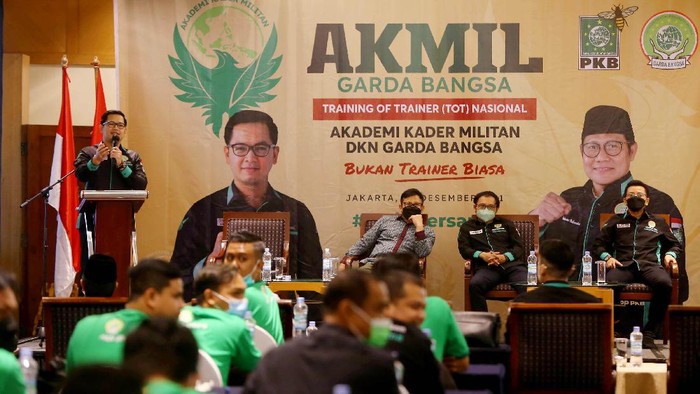 Garda Bangsa Siapkan 'Pasukan Darat' untuk Usung Cak Imin di Pilpres DKN Garda Bangsa berkomitmen mengusung Ketua Umum Partai Kebangkitan Bangsa (PKB) Muhaimin Iskandar (Cak Imin) di Pemilihan Presiden (Pilpres) 2024. Organisasi sayap partai PKB ini bahkan menyiapkan 'pasukan darat' untuk memuluskan jalan Cak Imin menjadi calon presiden (capres).