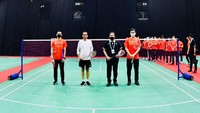 Pasangan Jokowi-Jojo melawan Hendra Setiawan dan Ketua Umum PBSI, Agung Firman Sampurna.