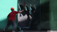 Belum ada keterangan resmi dari pihak pengelola gedung maupun pemadam kebakaran mengenai kebakaran ini.  