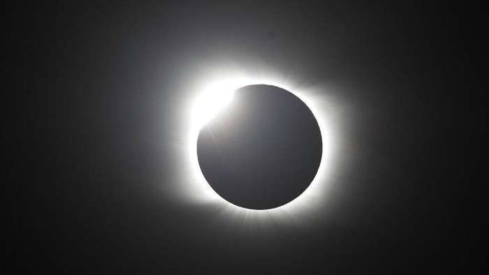 The moon covers the sun during a total solar eclipse in Piedra del Aguila, Argentina, Monday, Dec. 14, 2020. The total solar eclipse was visible from the northern Patagonia region of Argentina and from Araucania in Chile, and as a partial eclipse from the lower two-thirds of South America. (AP Photo/Natacha Pisarenko)