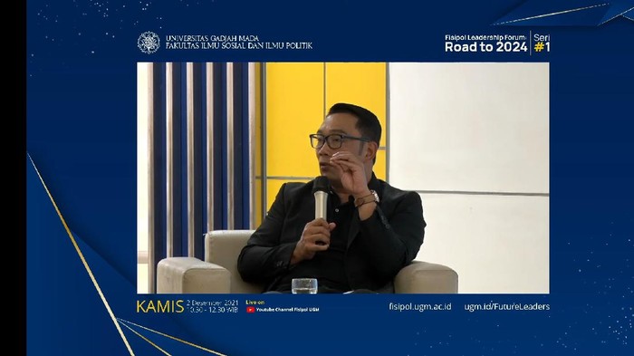 Gubernur Jawa Barat Ridwan Kamil saat menjadi pembicara di Fisipol UGM, Kamis (2/12/2021).