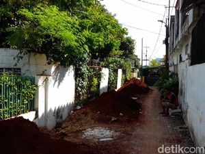 detikcom Do Your Magic: Sudah 5 Hari, Tanah Sumur Resapan Pasar Minggu Belum Diangkut