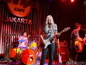 Panggung Pertama Jarwo Naif Tampil Solo