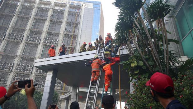Kebakaran Gedung Cyber 1 Mampang. (Detikcom/Grandyos Zafna)