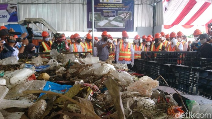 KPK mengingatkan proyek pemanfaatan sampah di tempat pemrosesan sampah akhir (TPSA) Cilegon menjadi energi listrik jangan sampai ada yang dirugikan. (M Iqbal/detikcom)