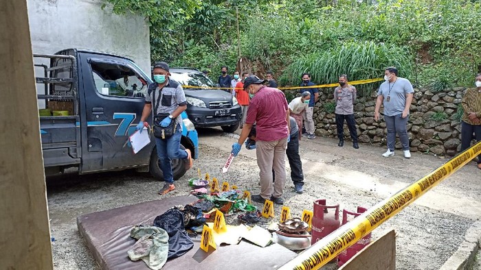 ledakan elpiji menyebabkan empat penghuni rumah terluka