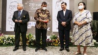 Intan Simanjuntak resmi menjabat setelah menandatangani berkas berita acara serah terima jabatan Ketua Pengurus Yayasan Del, melanjutkan komitmen #FromHeritageToLegacy (#WarisanUntukBangsa) yang senantiasa dijunjung untuk membangun negeri bersama Yayasan Del serta unit dan afiliasi.