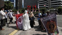Massa ini sempat berdatangan meski Polda Metro Jaya tidak mengeluarkan izin kegiatan Reuni 212.