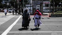 Massa yang berkumpul di kawasan Sarinah mulai membubarkan diri.
