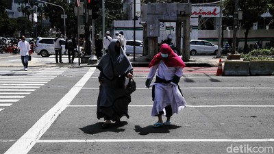 Massa Reuni 212 di Sarinah Membubarkan Diri