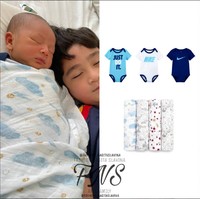 Tampak tertidur pulas bersama sang kakak, Rafathar Malik Ahmad, baby Rayyanza terlihat menggemaskan dengan baju berwarna biru dan diselimuti kain bermotif awan. Dilansir dari akun Instagram @fashion_nagitaslavina, pakaian yang dikenakan oleh baby Rayyanza itu berasal dari merek Nike. Baby Bodysuit 3-pack dibanderol dengan harga sekitar Rp 501 ribu, sedangkan kainnya Harry Potter Swaddle 4-pack berharga sekitar Rp 859 ribu. Foto: Instagram/@fashion_nagitaslavina