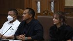 Penampakan Nia Ramadhani yang Punya Gaya Rambut Baru di Sidang Narkoba