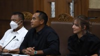 Setelah lama tidak terlihat, ia tampak hadir dengan gaya rambut baru. Foto: Palevi/detikcom